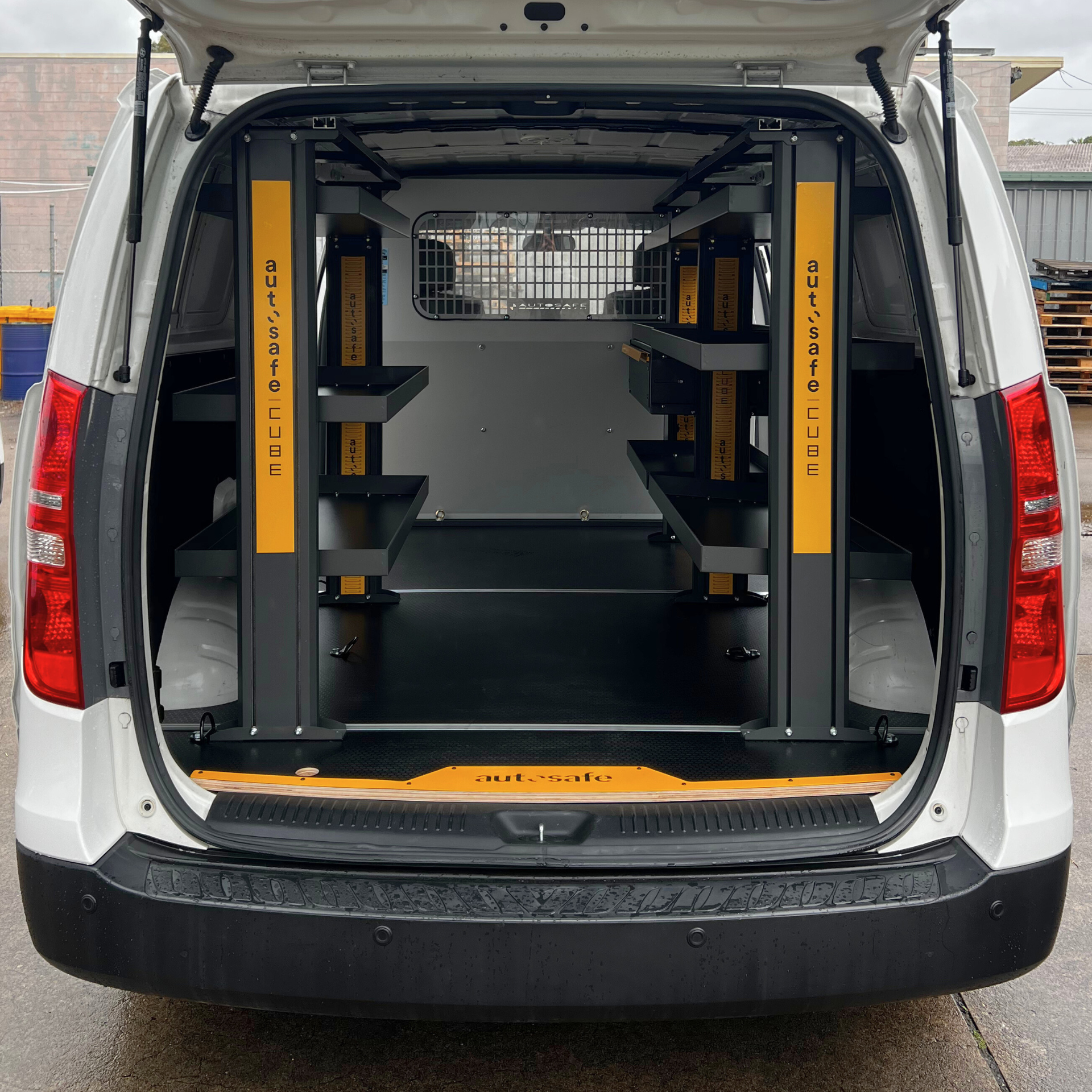 Hyundai iLoad Floor