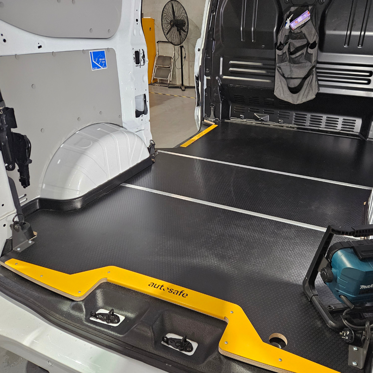Volkswagen T7 Flooring